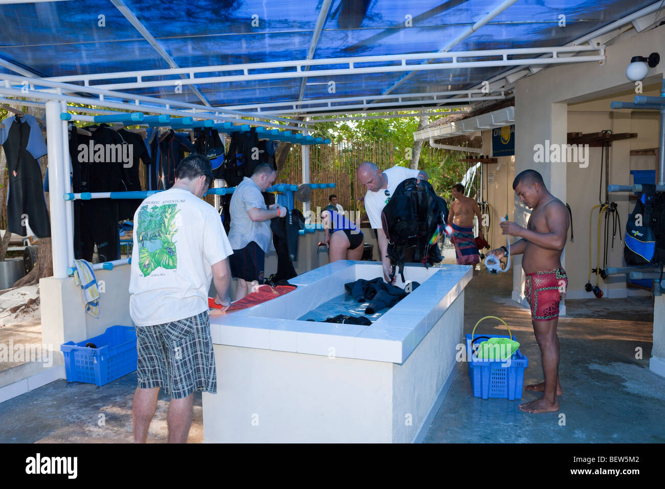 Dive Center der Malediven-Insel Ellaidhoo, Nord Ari Atoll, Malediven Stockfoto