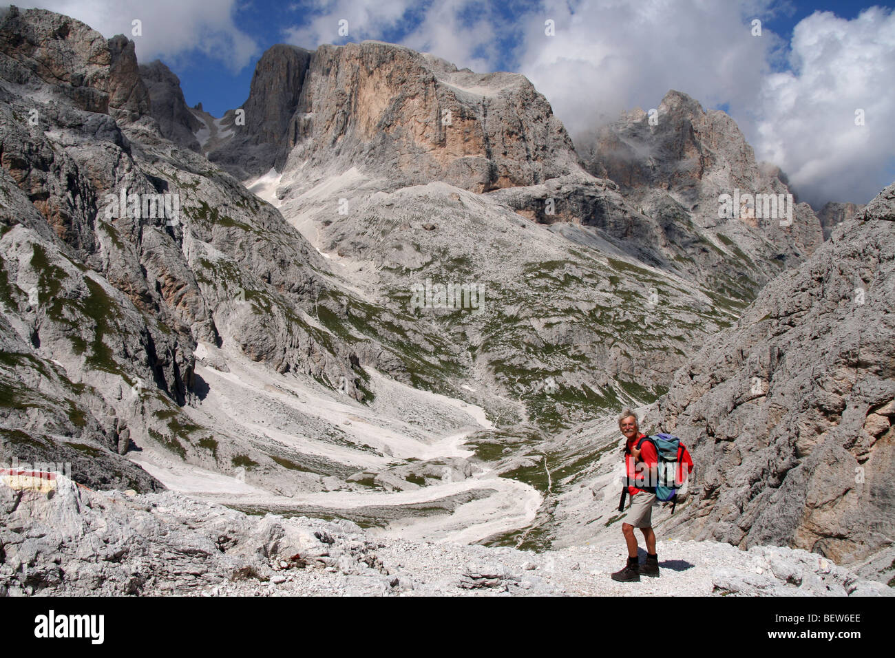 Walker im Park der Pale di San Martino, italienischen Dolomiten Sommer Stockfoto