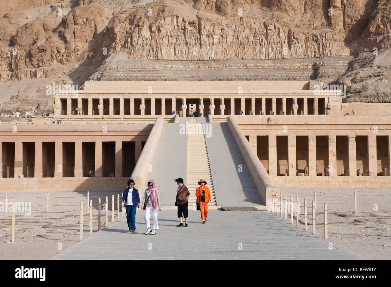 Leichenhalle Tempel der Königin Hatschepsut, Luxor, Ägypten Stockfoto