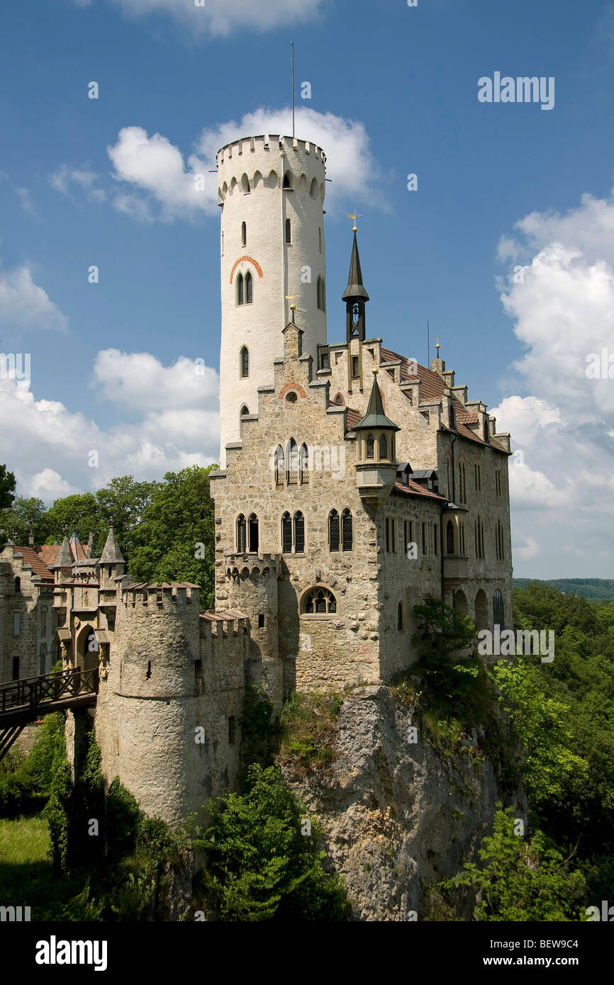 Blick auf Schloss Lichtenstein bei Honau, Schwäbische Alb, Deutschland Stockfotografie Alamy