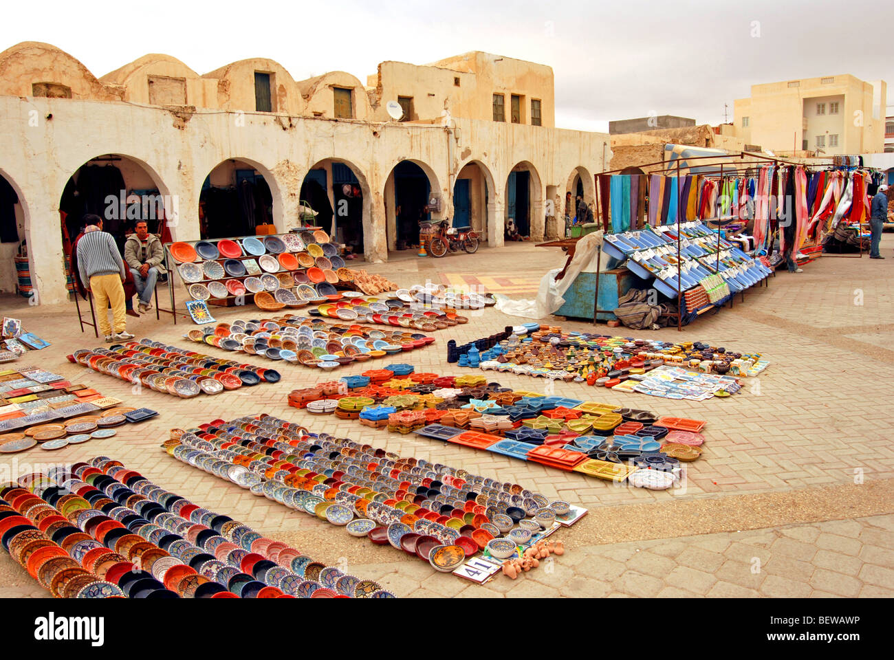 Orientalischer Marktplatz an der Southtunisian Wüste Stadt von Tataouine Stockfoto