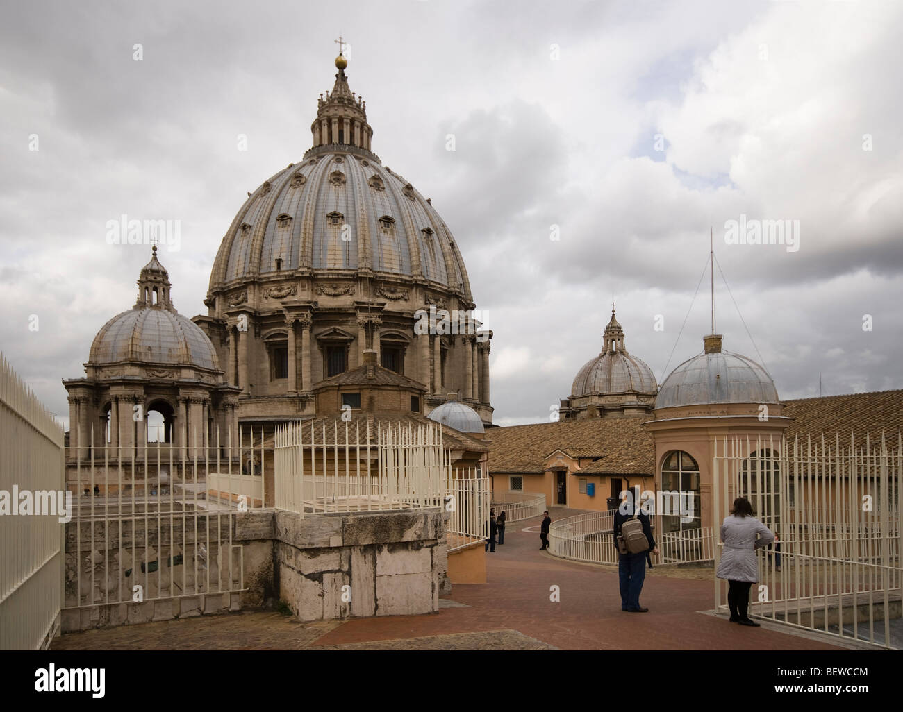 Blick zum Kuppeln von St. Peters Basilika, Rom, Vatikanstadt Stockfoto