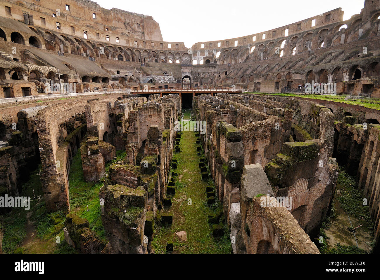 Blick über den Keller-Ruinen (Hypogäum) des Kolosseums, Rom, Italien Stockfoto