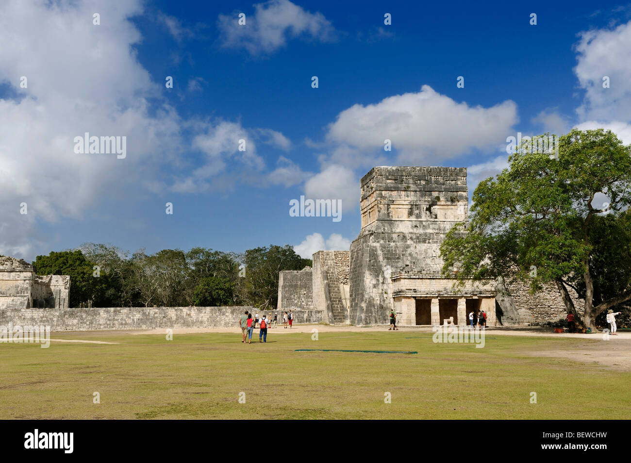 Tempelbau in der Maya-Ruine-Stätte von Chichen Itza, Yucatan, Mexiko Stockfoto