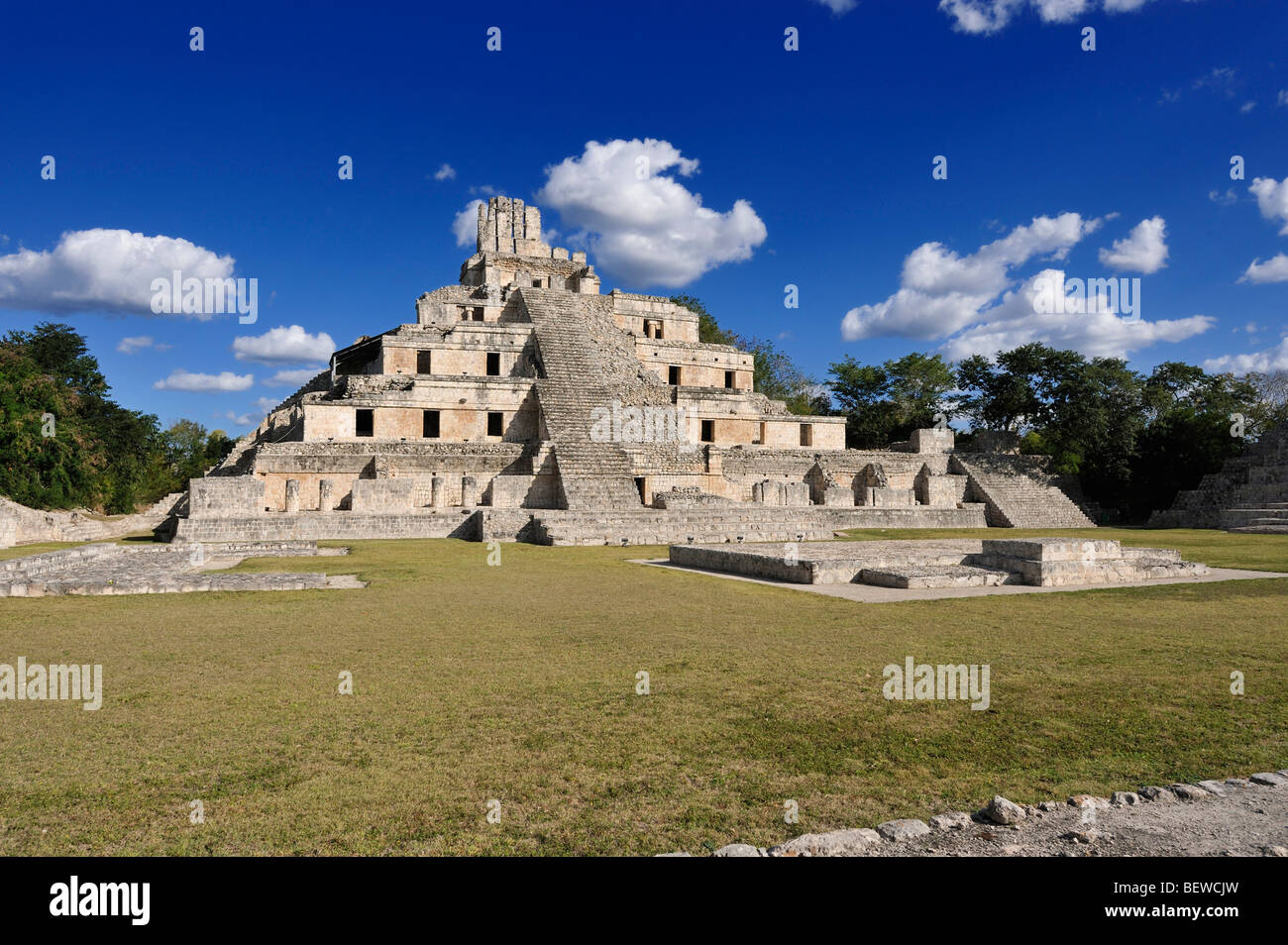 Das fünf-stöckige Gebäude (Edificio de Los Cinco Pisos) am Maya Ruine Standort von Edzna, Yucatan, Mexiko Stockfoto