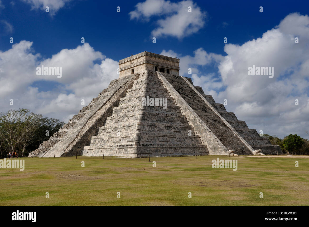Tempel des Kukulcan (El Castillo) am Maya Ruine Standort von Chichén Itzá, Yucatan, Mexiko Stockfoto