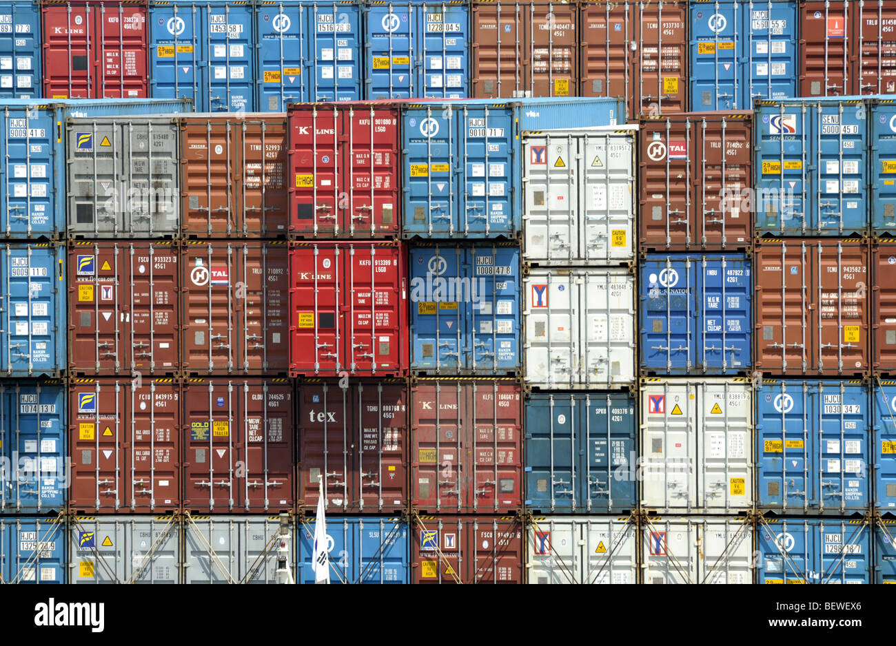 Container auf einem Schiff In Miraflores Locks Panama City-Panama Stockfoto