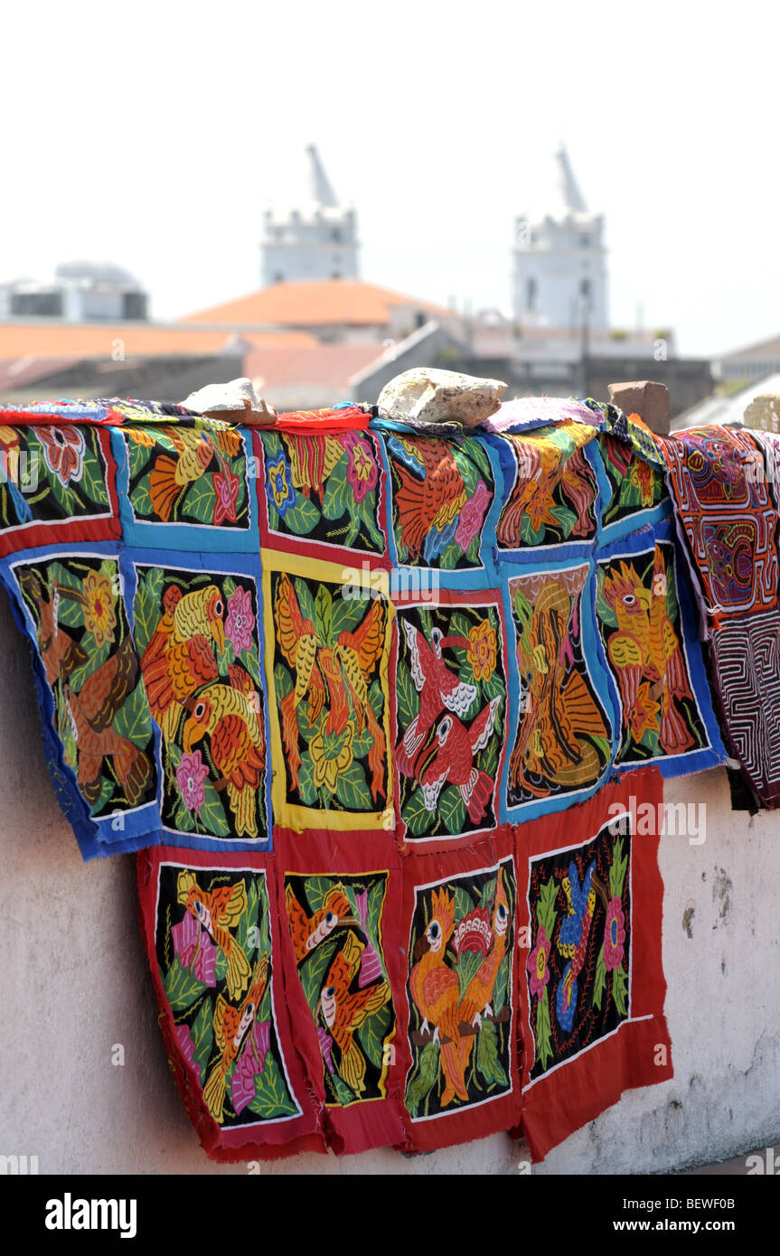 Kuna Mola gemacht, an einer Wand im Casco Antiguo-Panama-Stadt Stockfoto