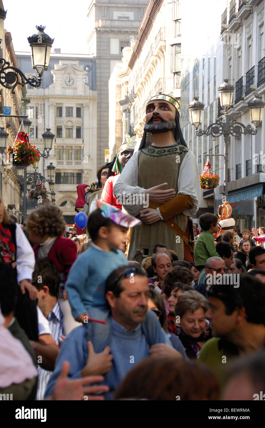 Traditionelle Parade der Riesen, Bigheads und kleinen Pferde Pappmaché gemacht Stockfoto