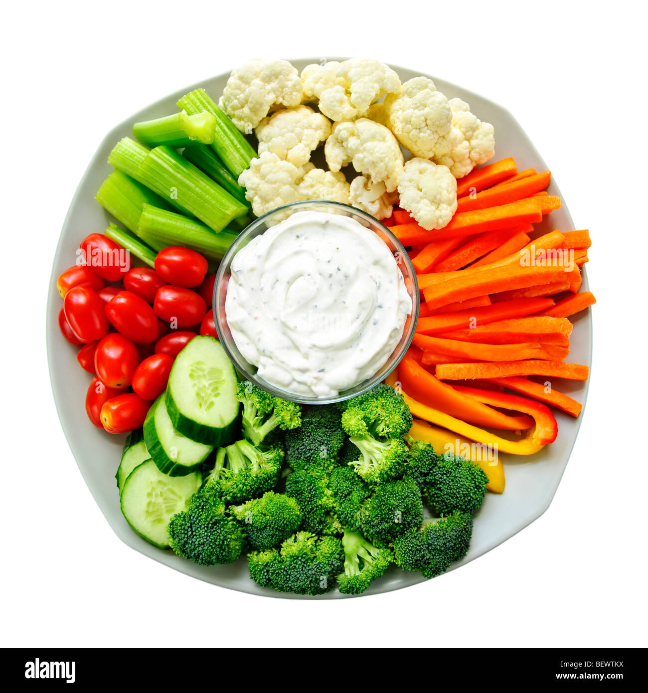 Platte mit verschiedene frische Gemüse mit dip Stockfoto