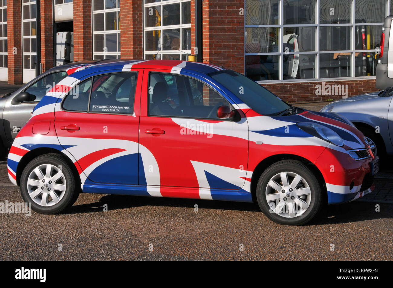 Nissan micra Car union Flaggengrafiken als Teil einer Buy British Marketingkampagne für das Werk in Sunderland, das vor dem Händler Essex England UK geparkt wurde Stockfoto