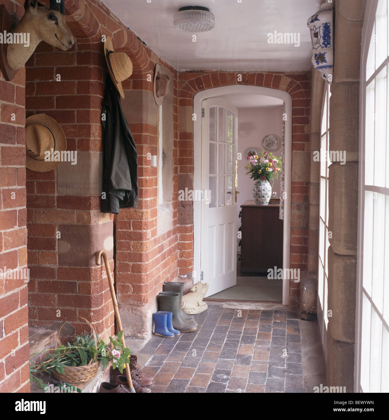 Gemauerte Wände und Fußböden in traditionellen Halle Stockfoto