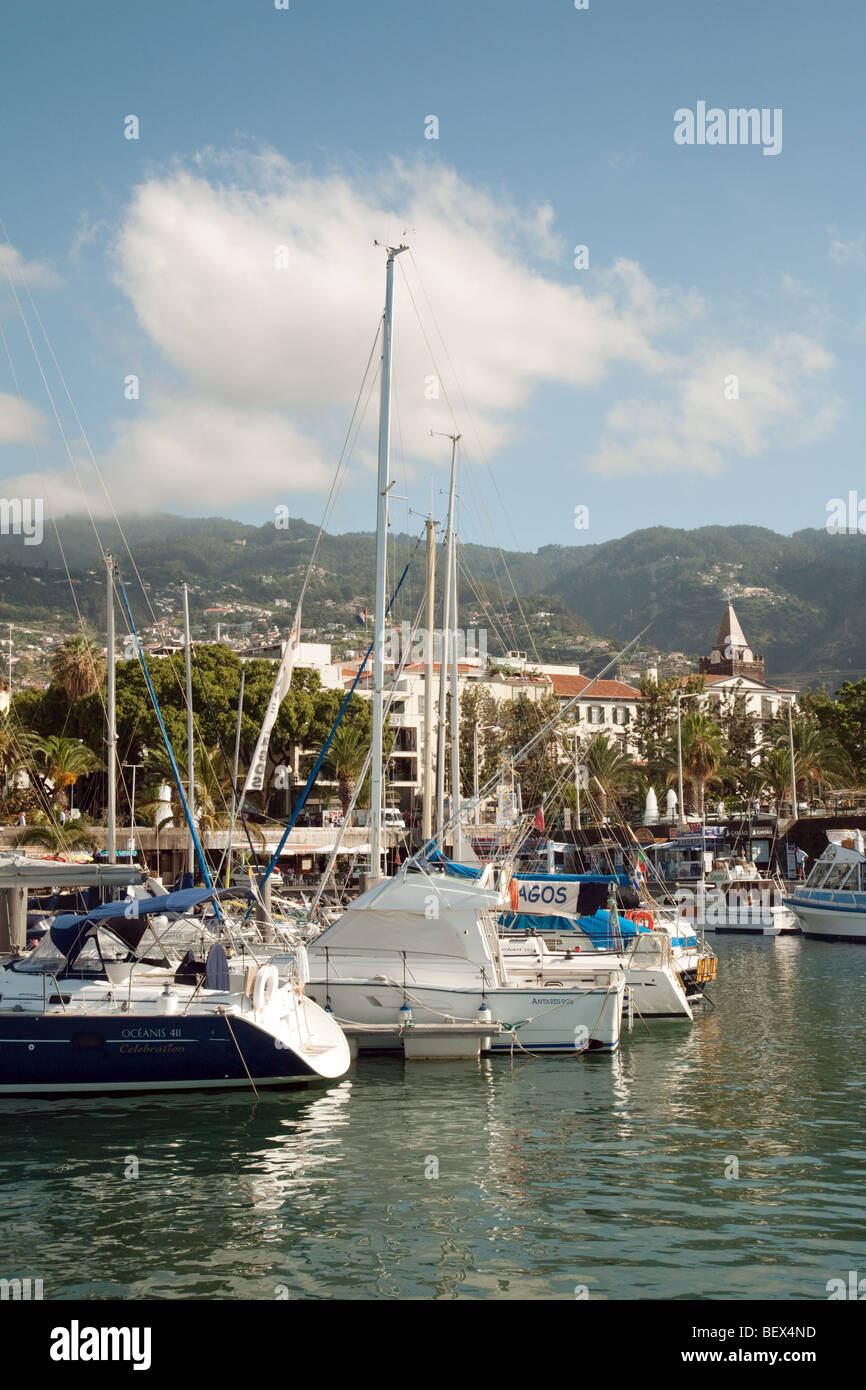 Ein Blick auf den Yachthafen, Funchal, Madeira Stockfoto