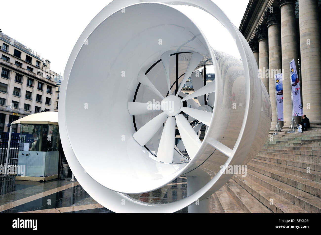 Paris, Frankreich, Neue Technologie, eolische „Windturbine“ außerhalb von „Paris Bourse“, „Elena Energie“, großes Modell, energieökonomie frankreich Stockfoto