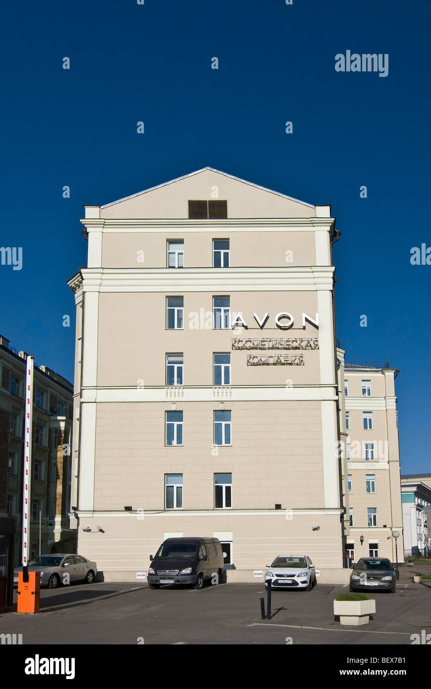 Hauptsitz der Kosmetik Firma Avon in Moskau Stockfoto