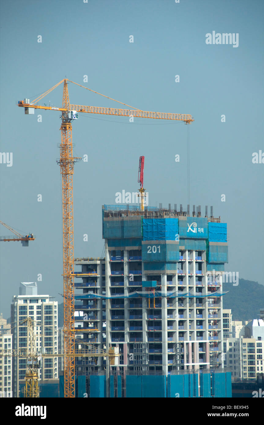 Blick auf eine Baustelle in einem Teil des der IFEZ-Zone in Incheon, Südkorea. Stockfoto