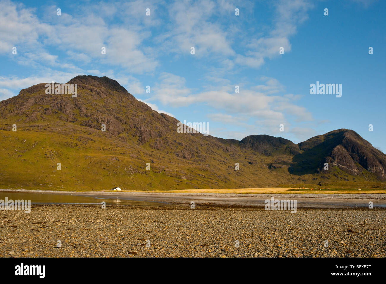 Der Strand von Camas Fhionnairigh auf Loch Scavaig bei Camasunary, Isle Of Skye, Schottland Stockfoto