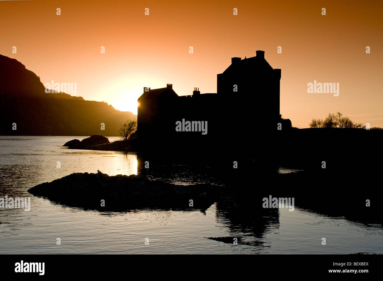 Abendlicht über Loch Duich und die schottische Insel Burg Eilean Donan in Highland Region.  SCO 5627 Stockfoto
