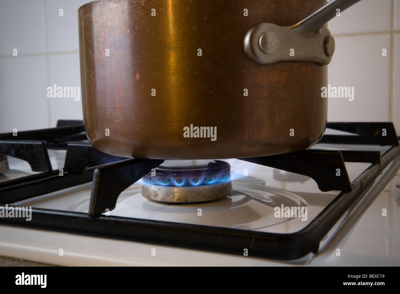 Topf kochen mit gas Stockfoto