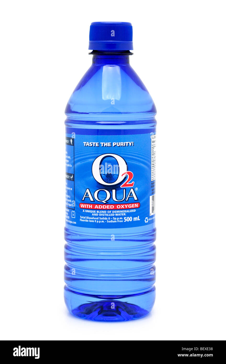 Flasche destilliertes sauerstoffreiches Wasser Stockfoto