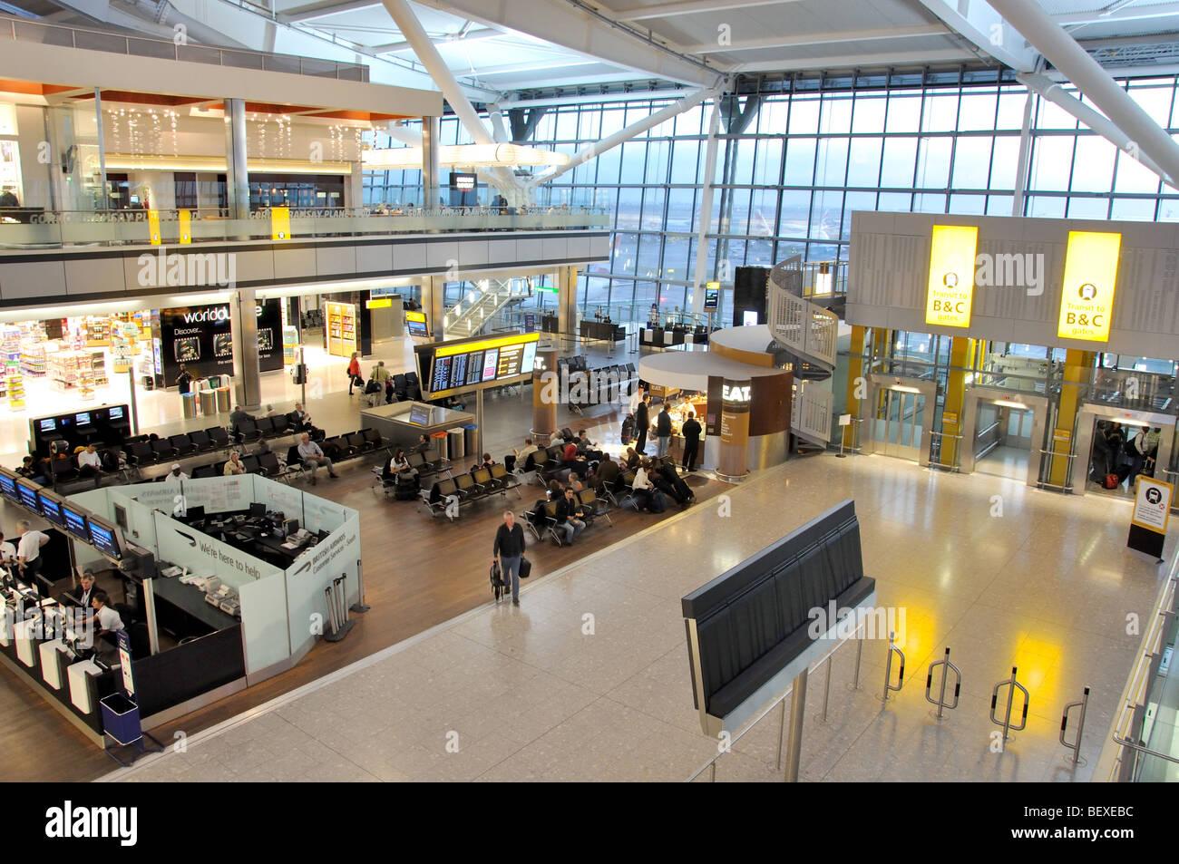 Abflughalle, Terminal 5 in Heathrow Flughafen. London Borough of Hounslow, Greater London, England, United Kingdom Stockfoto
