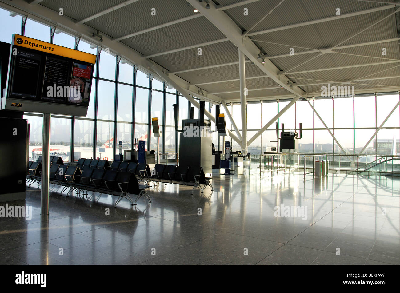 Satelliten-Terminal, Terminal 5, Heathrow Airport, London Borough of Hounslow, Greater London, England, United Kingdom Stockfoto