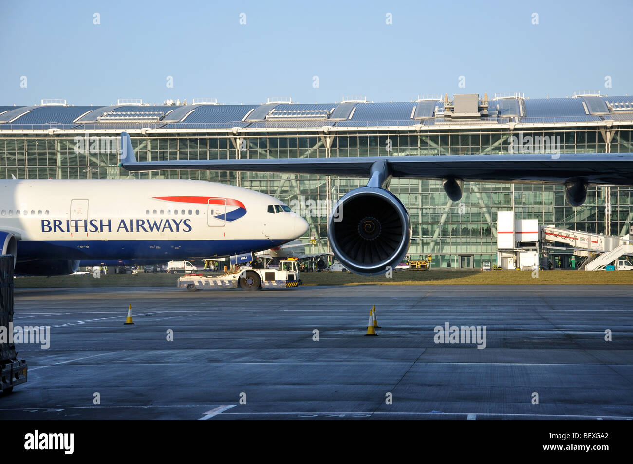 British Airways Flugzeuge, Terminal 5, Flughafen Heathrow. London Borough of Hounslow, Greater London, England, Vereinigtes Königreich Stockfoto