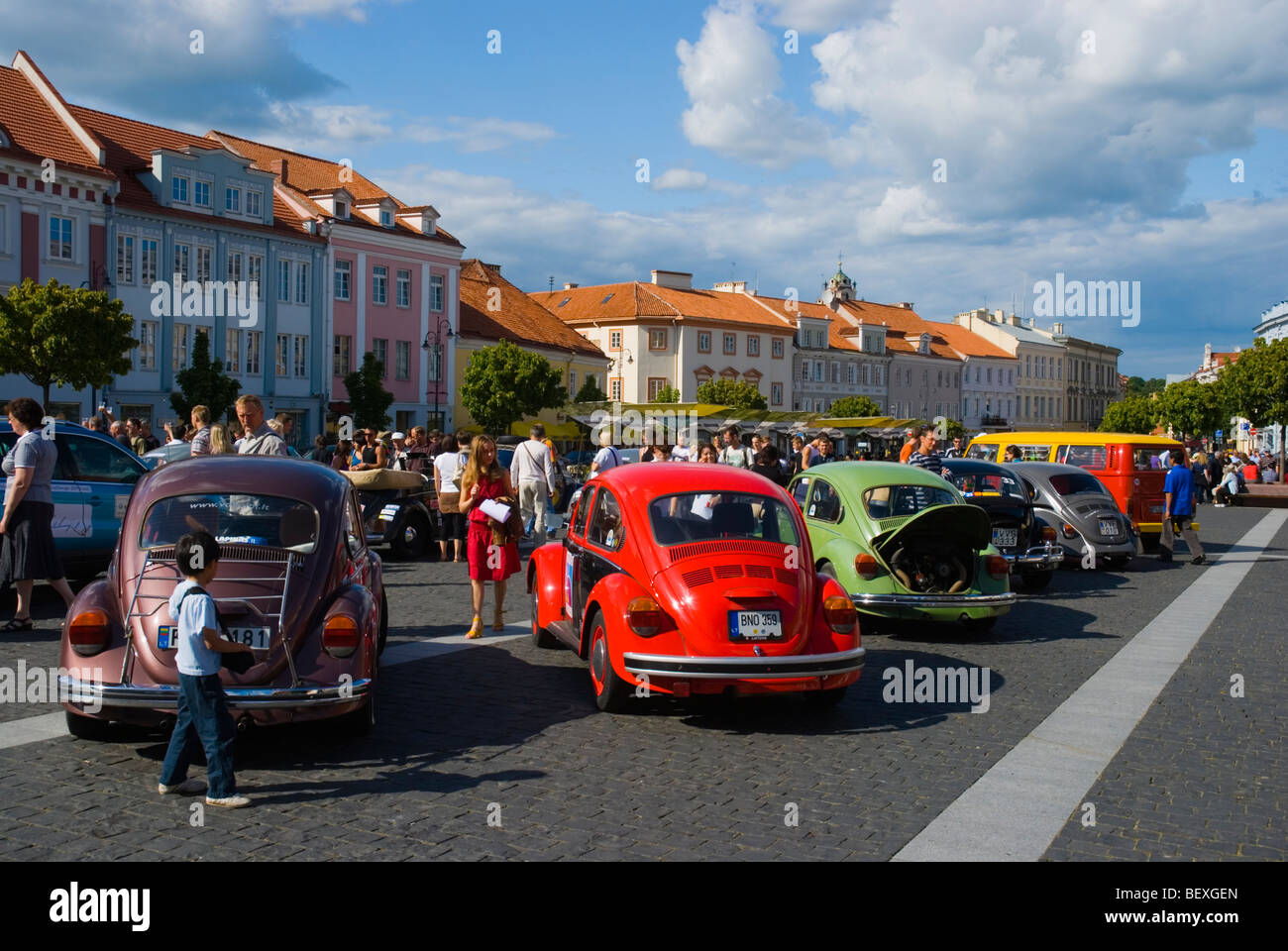 VW Käfer der deutschen Völker Automesse in Rotuses Aikste Platz in der Altstadt Vilnius Litauen Europa Stockfoto