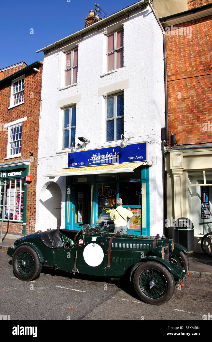 Klassische Bentley Auto, Marktplatz, Olney, Buckinghamshire, England, Vereinigtes Königreich Stockfoto