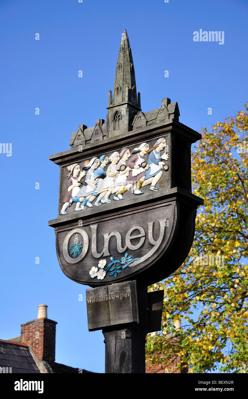 Olney Stadt Wegweiser, Marktplatz, Olney, Buckinghamshire, England, Vereinigtes Königreich Stockfoto
