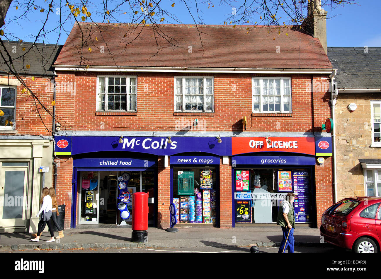 Martin McColls Zeitschriftenhandel, Marktplatz, Olney, Buckinghamshire, England, Vereinigtes Königreich Stockfoto