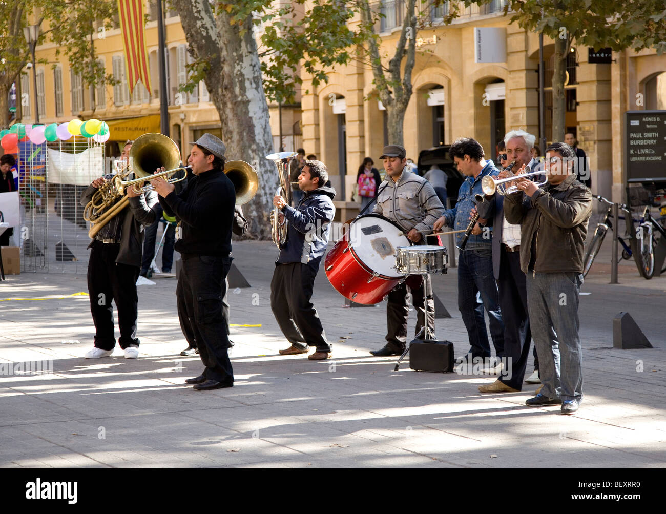 Straßenmusiker spielen in Aix Provence Frankreich Stockfoto