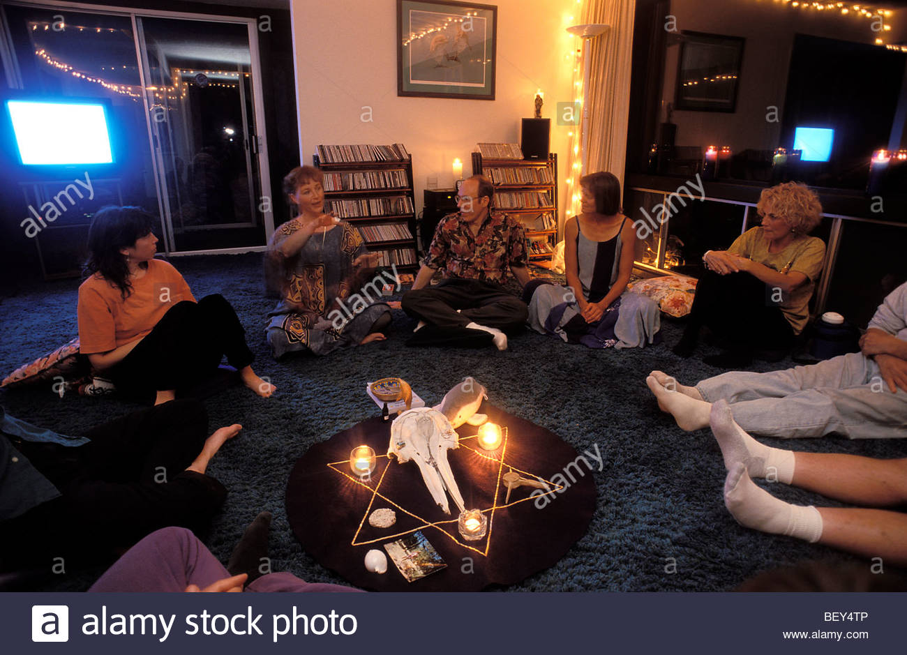 Delphin Herz Welt Ist Eine Gruppentherapie Basiert Auf Der Kommunikation Mit Den Delphinen In Der Mitte Der Schadel Eines Delphins Stockfotografie Alamy