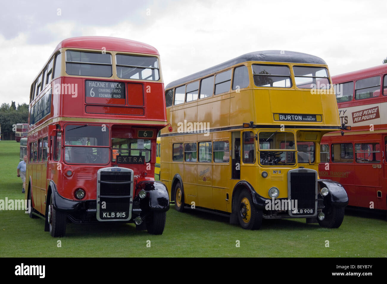 Leyland PD2/3 1949 und Titan 6RT-Flex Busse Stockfoto
