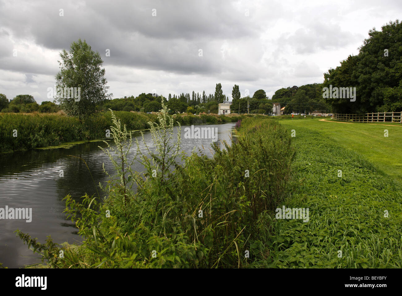 Der Fluß Parrett am Langport. Ein Gebiet, das im Bereich Segge Moor von Somerset ist Bestandteil Stockfoto