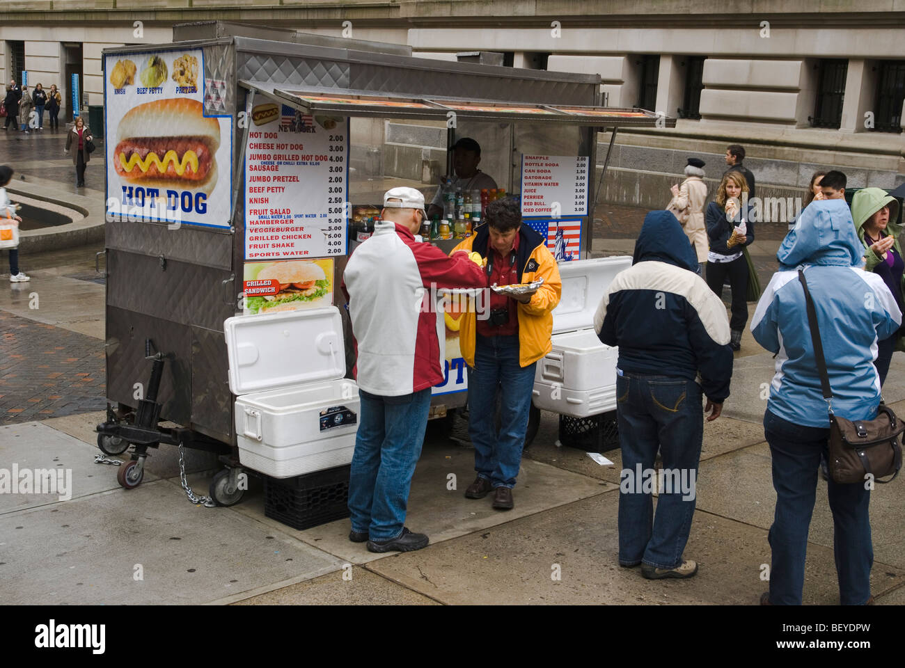 Ein Hot Dog Stand in New York City. Stockfoto