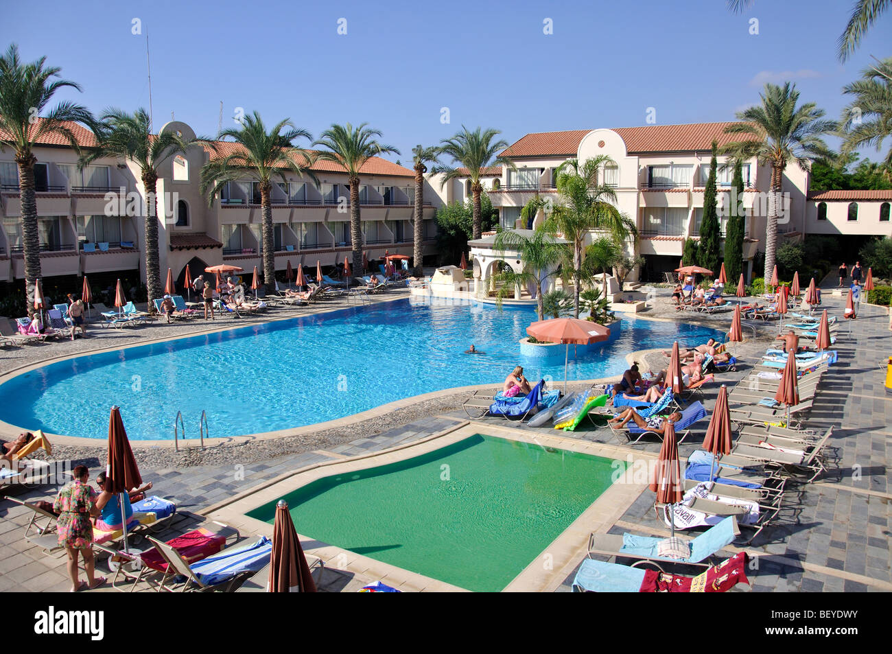 Pool und Terrasse, Napa Plaza Hotel, Ayia Napa, Bezirk Famagusta, Zypern Stockfoto