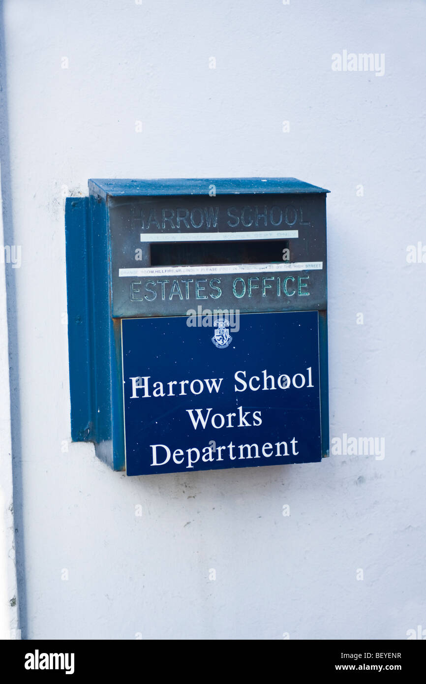Auf dem Hügel, Harrow School, Briefkasten oder Brief Kasten für Estates Office oder Works Department Egge Stockfoto