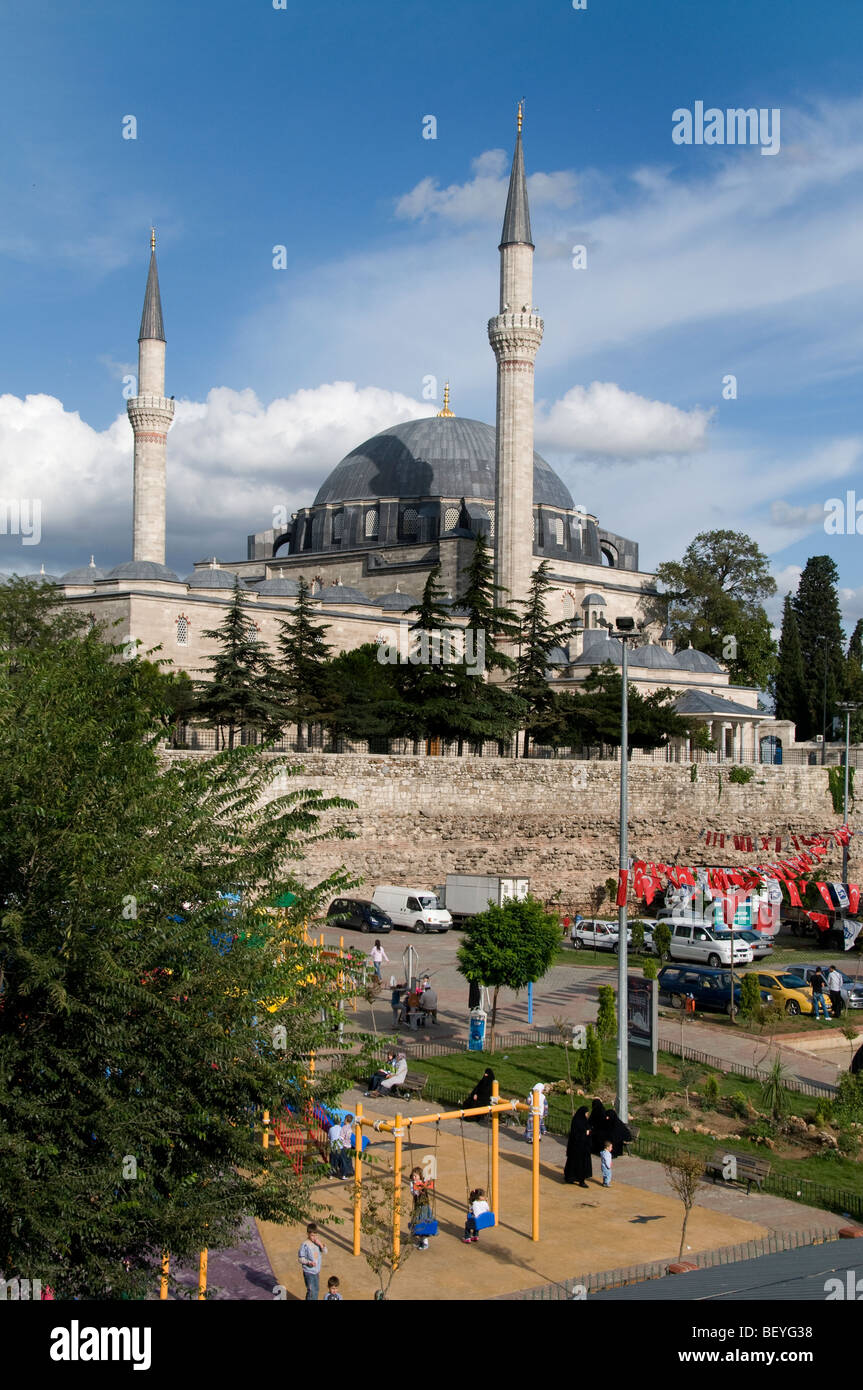 Istanbul Türkei Moschee Spielgelände Eyup Kinder Stockfoto