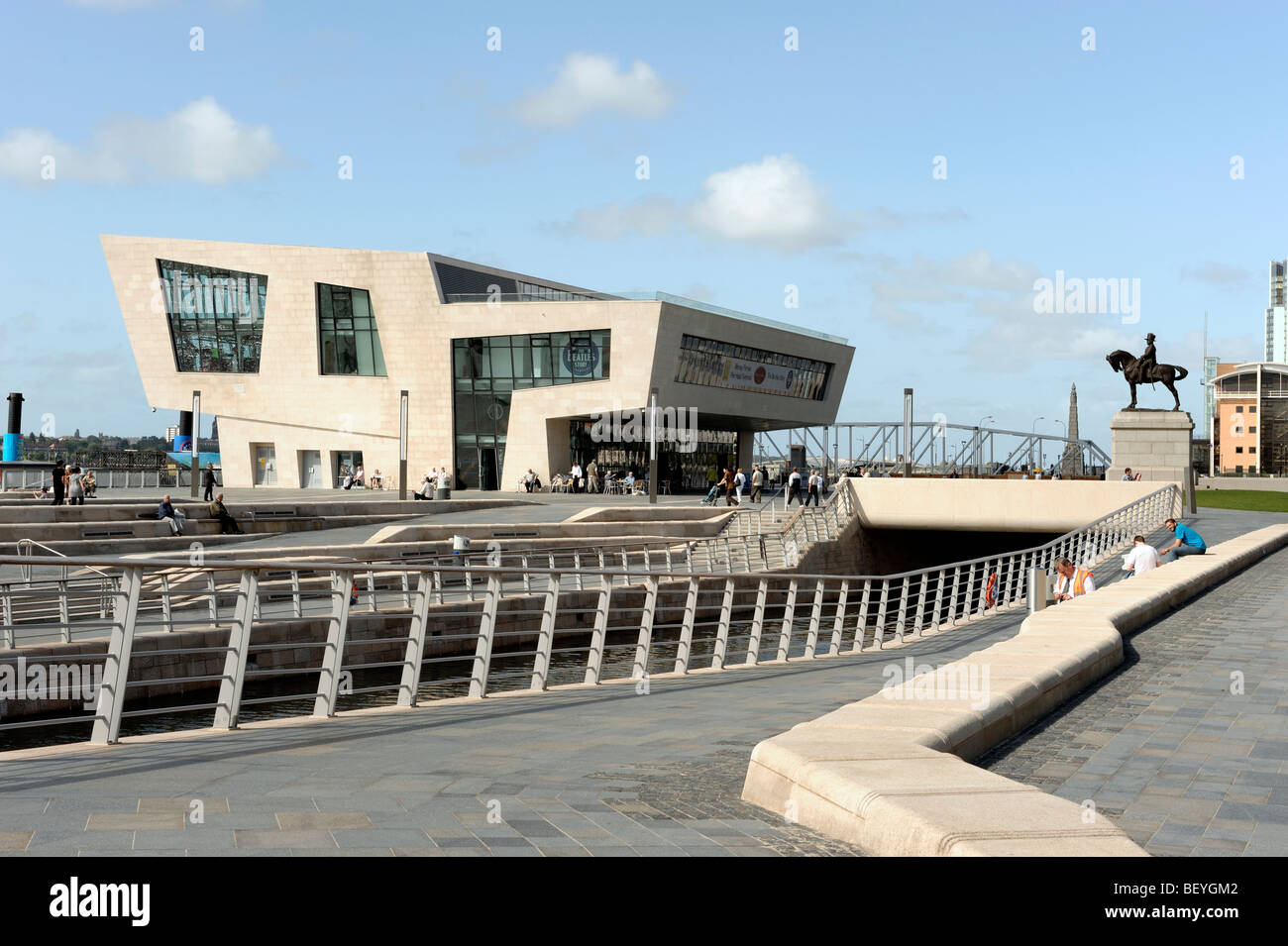 Beatles Story und Ferry Terminal Gebäude Pier Head Liverpool Merseyside England UK Stockfoto