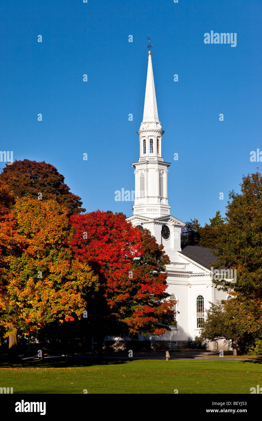 Blick über historische grün auf der First Congregational Church, Lexington, Massachusetts USA Stockfoto