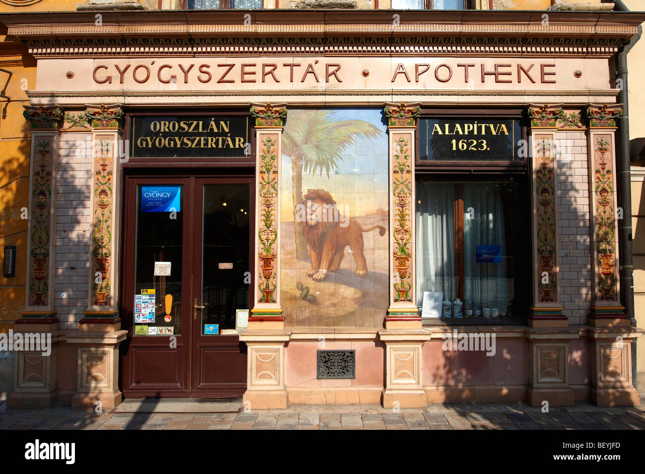 Die Löwen-Apotheke mit Zolnay Fliesen - Sopron, Ungarn Stockfoto