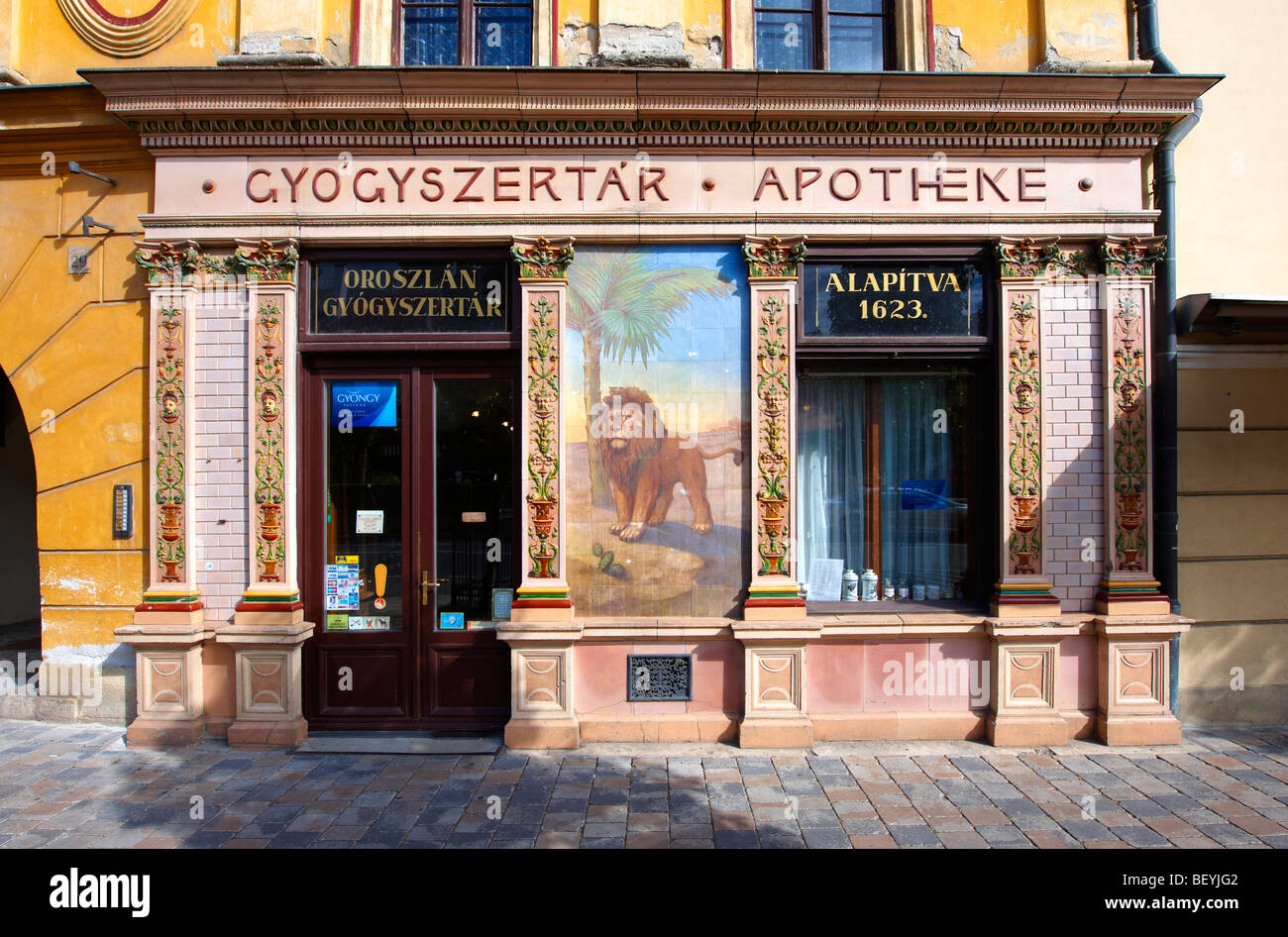Die Löwen-Apotheke mit Zolnay Fliesen - Sopron, Ungarn Stockfoto