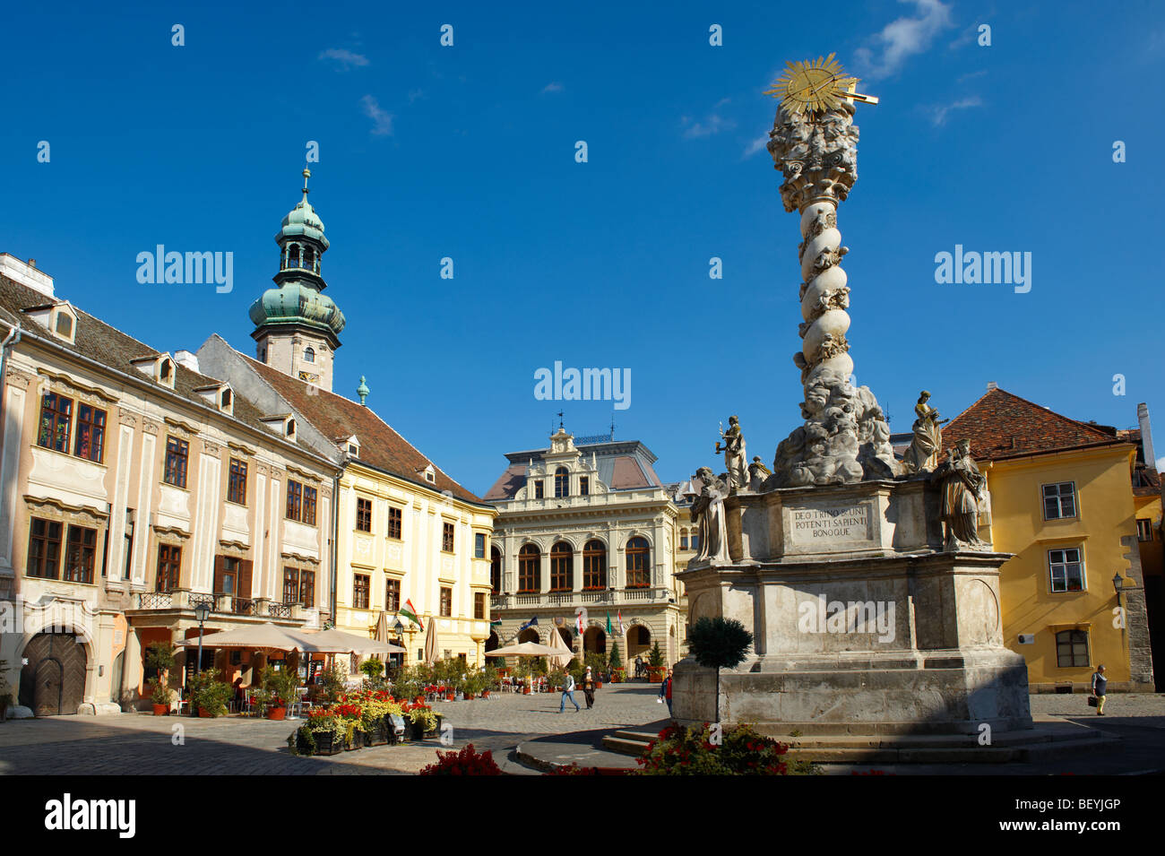 Die Heilige Dreifaltigkeit-Statue, verdreht die erste barocke Coloumn in Mitteleuropa. 1695-1701 - Fo Square (Fő Ter) - Sopron, Ungarn Stockfoto