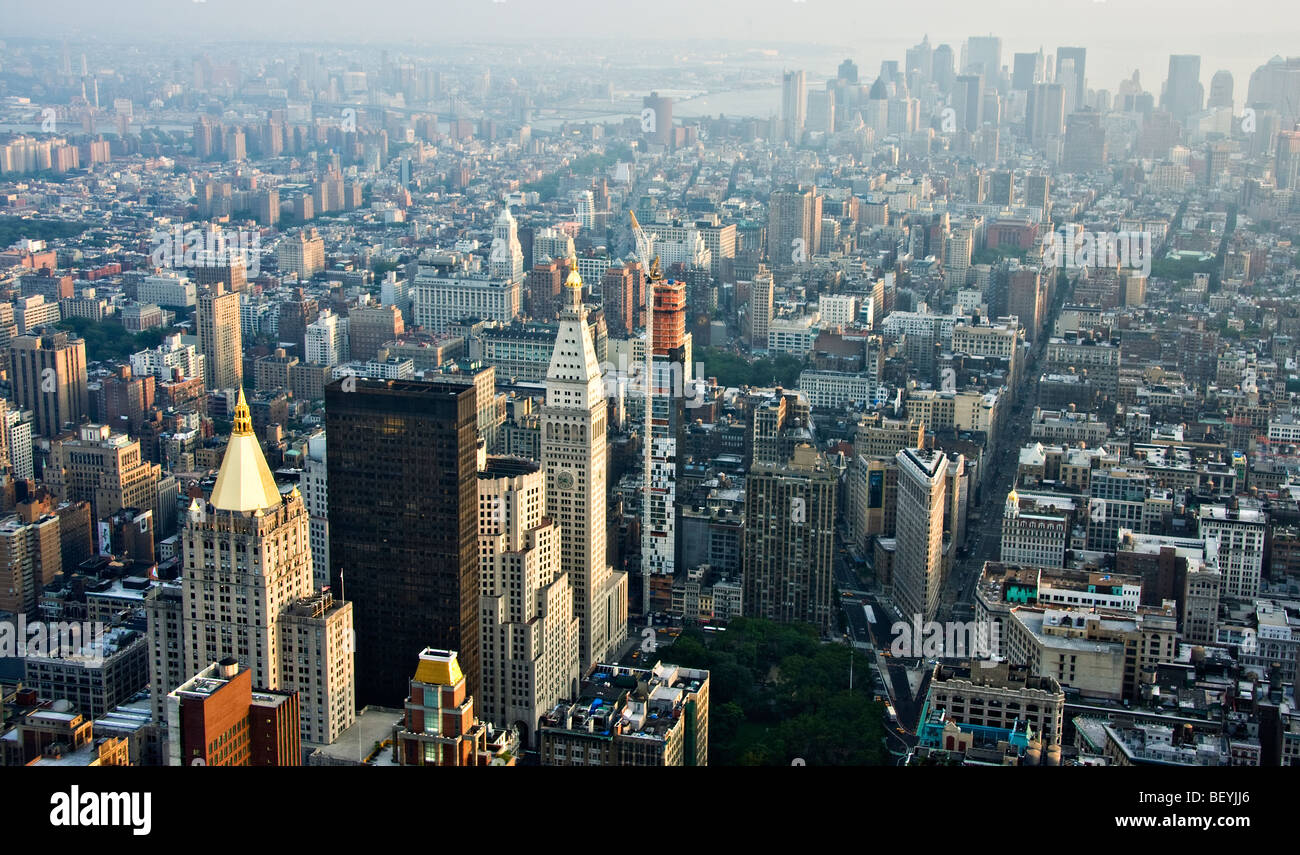 Ein Blick auf "lower Manhattan" und "Flatiron Building" von "Empire State Building" in "New York City", "New York." Stockfoto