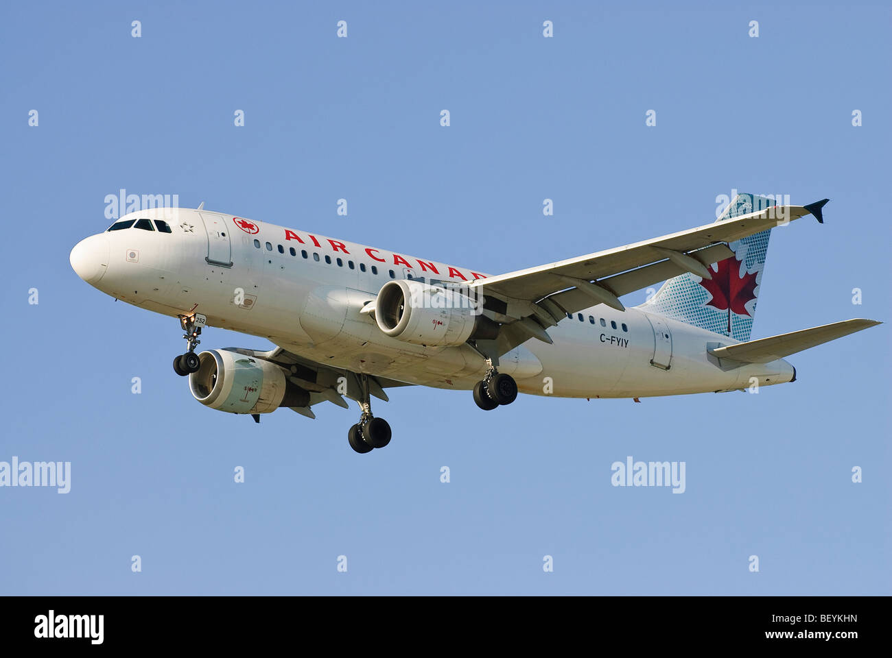 Ein Air Canada Airbus A319-100 im Endanflug zur Landung in Vancouver International Airport. Stockfoto