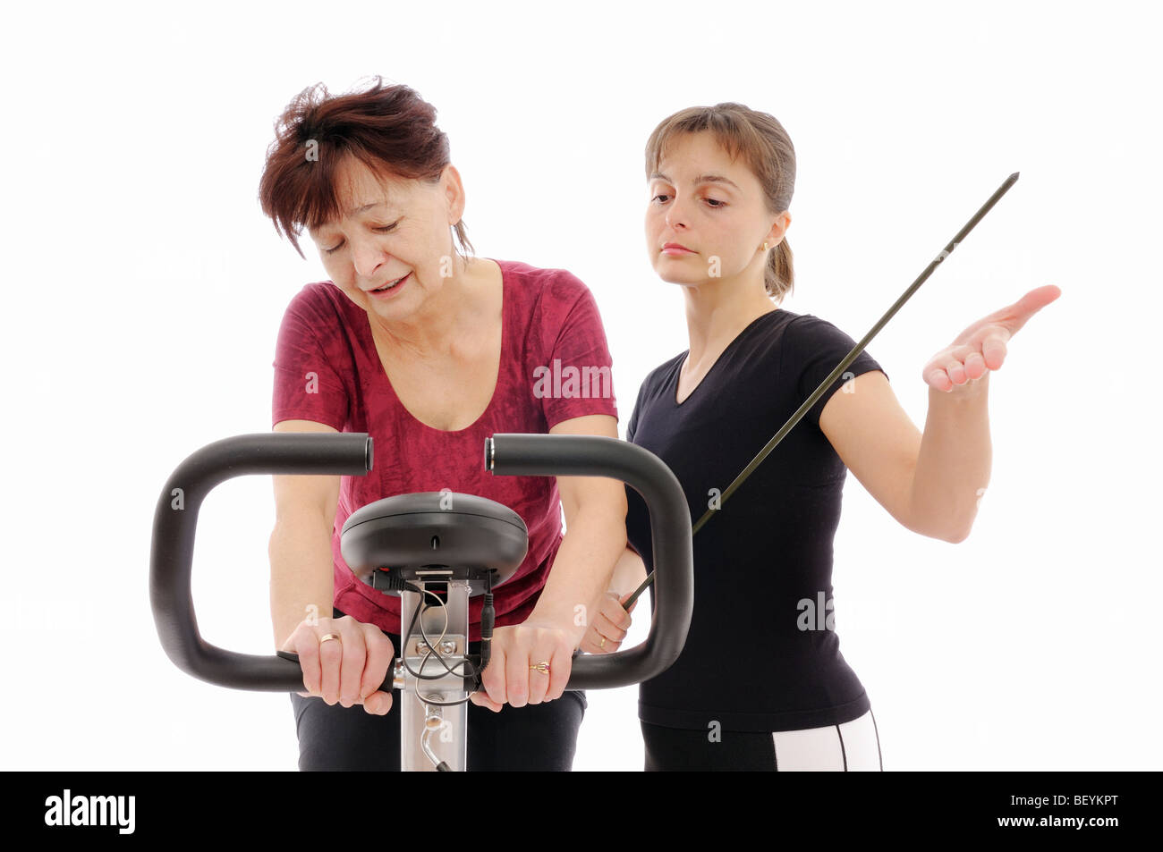 Trainer zwingen senior Frau ausüben Stockfoto