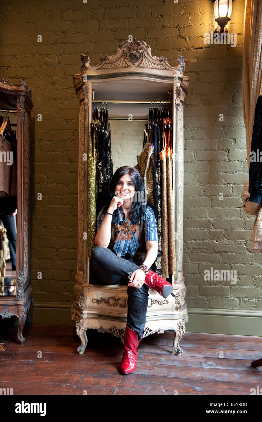 Harkirn Khaila Besitzer von Hox, Mode, Boutique, Corporation Street, Birmingham, West Midlands Stockfoto