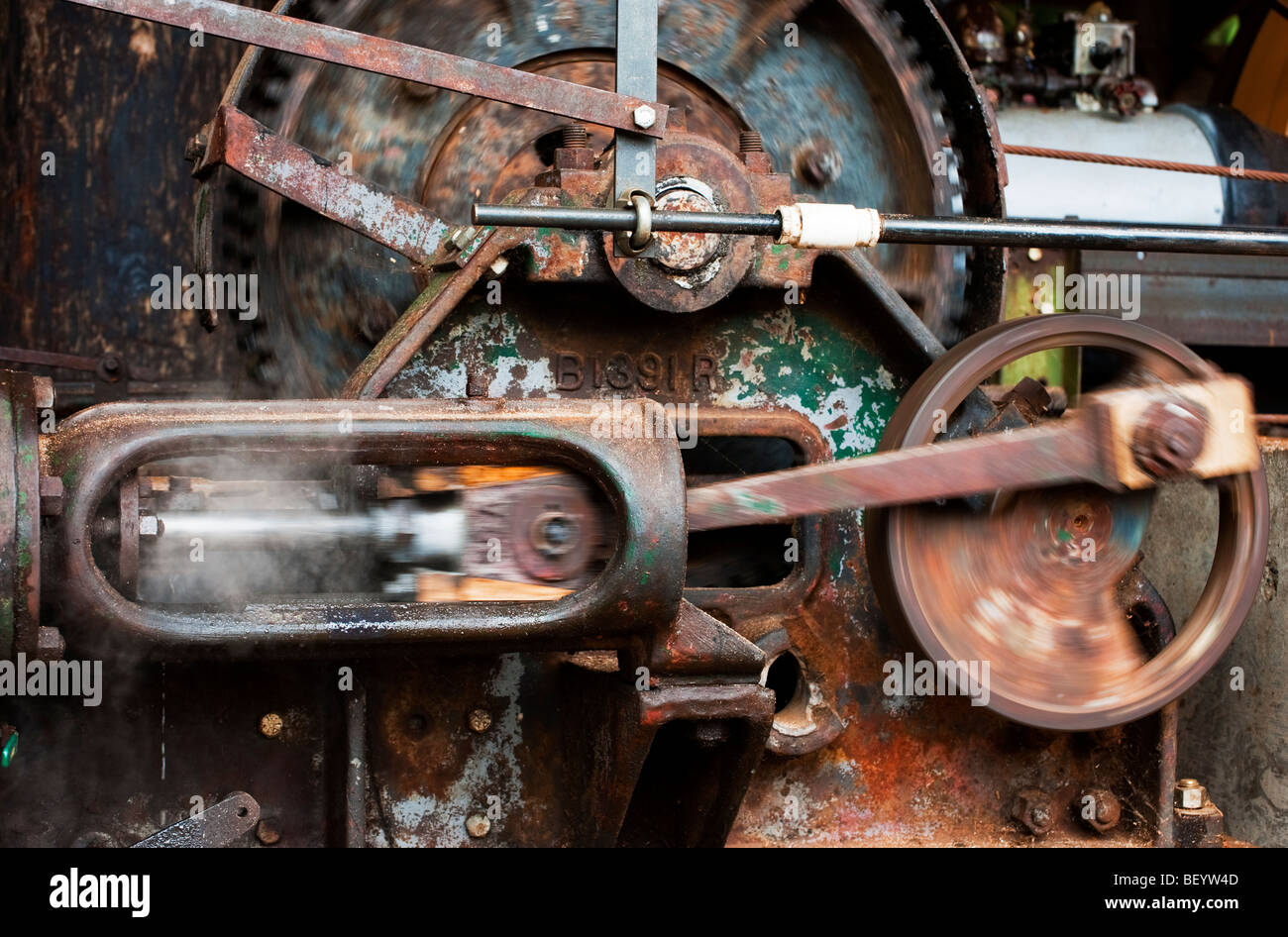 Detail ein Dampf betriebene Sägewerk tuckern entfernt beim Fräsen eines Protokolls. Auf eine antike Maschinen Messe in Washington gesehen. Stockfoto