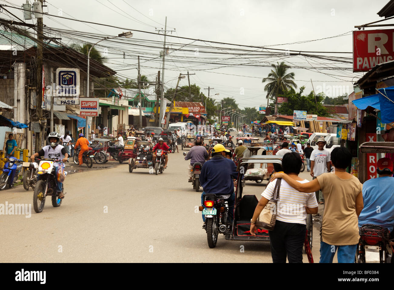 Beschäftigt Straßenszene. Passi City Iloilo Philippinen Stockfoto